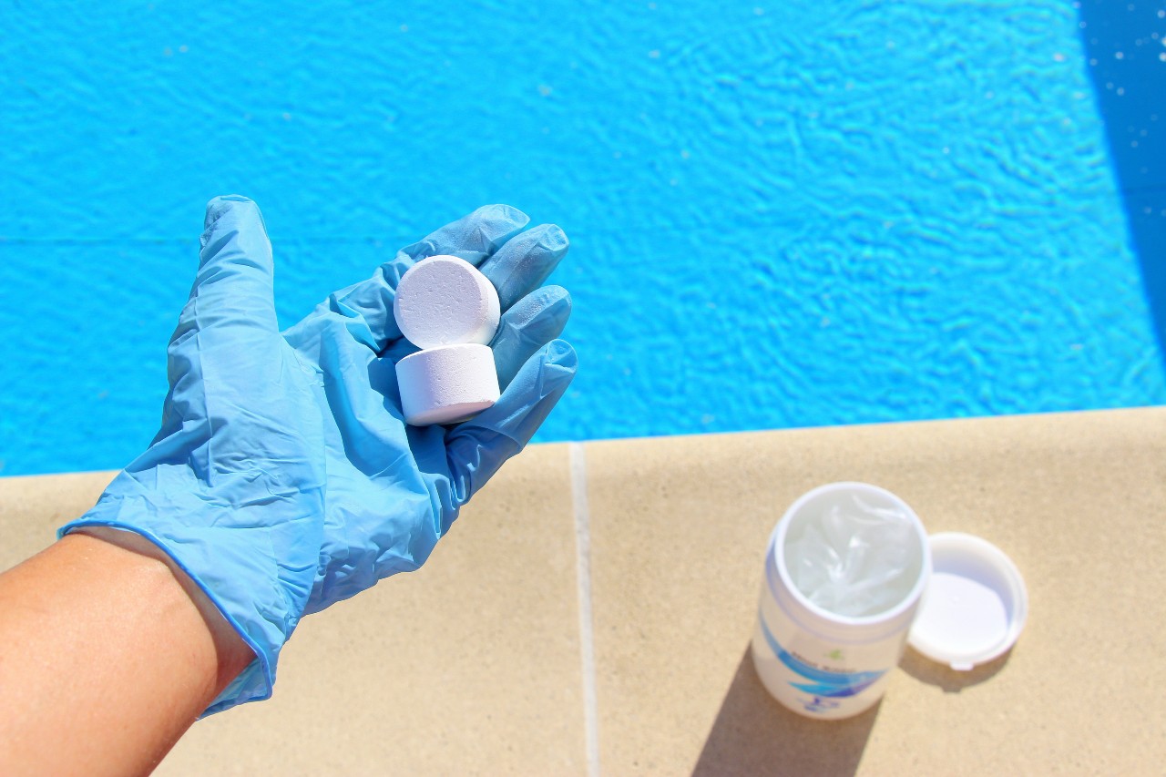 how to remove pool stains - chlorine shock treatment