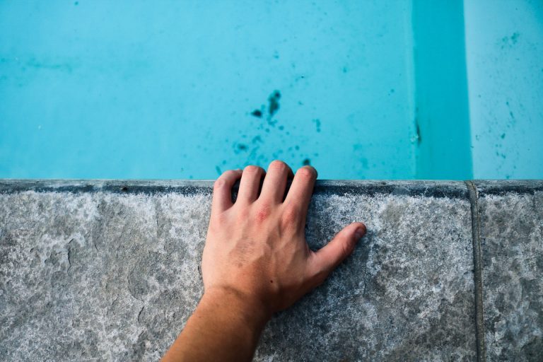 How to remove pool stains Tuggerah Pools